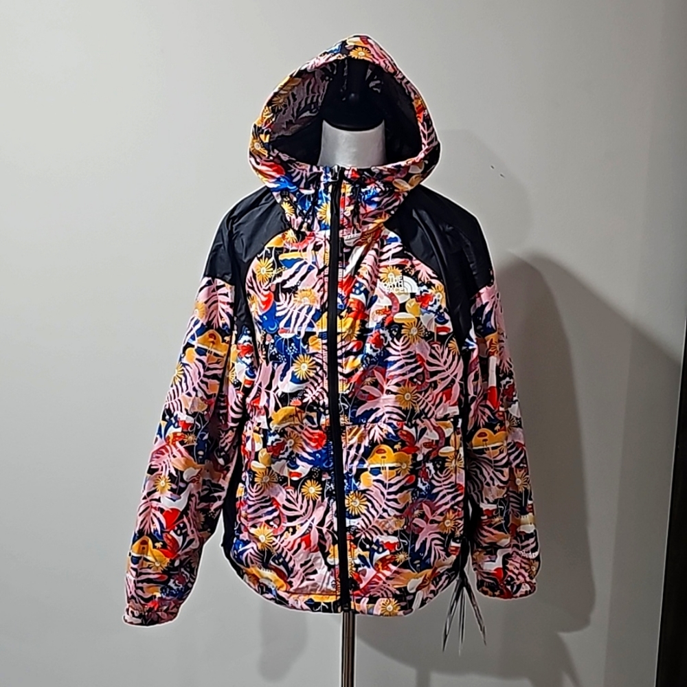 The North Face windbreaker size L